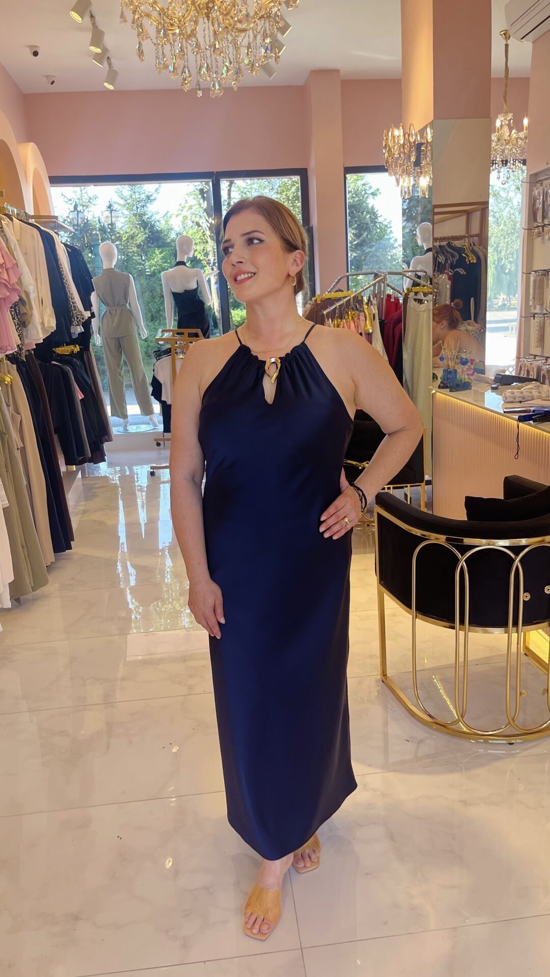 LACİVERT SATEN HALTER YAKALI ABİYE ELBİSE