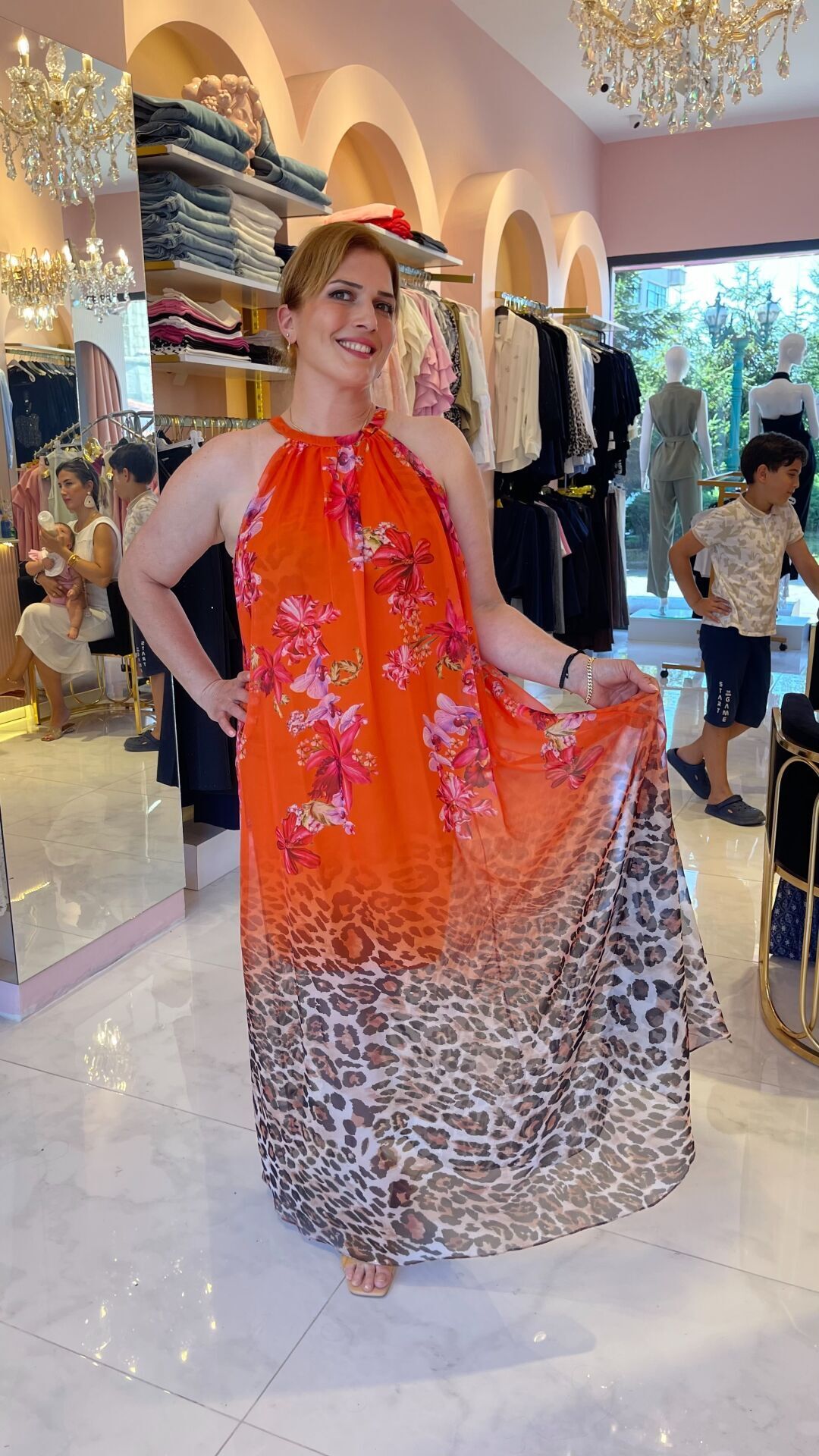 TURUNCU ÇOK DESENLİ HALTER YAKALI ABİYE ELBİSE