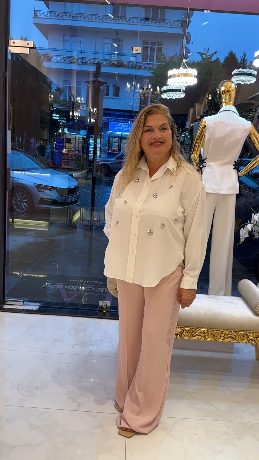 TAŞ DETAYLI BEYAZ SATEN GÖMLEK