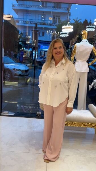 TAŞ DETAYLI BEYAZ SATEN GÖMLEK