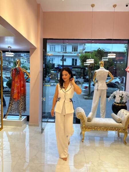 BEYAZ YANLARI SİYAH İPLİ KUMAŞ TAKIM