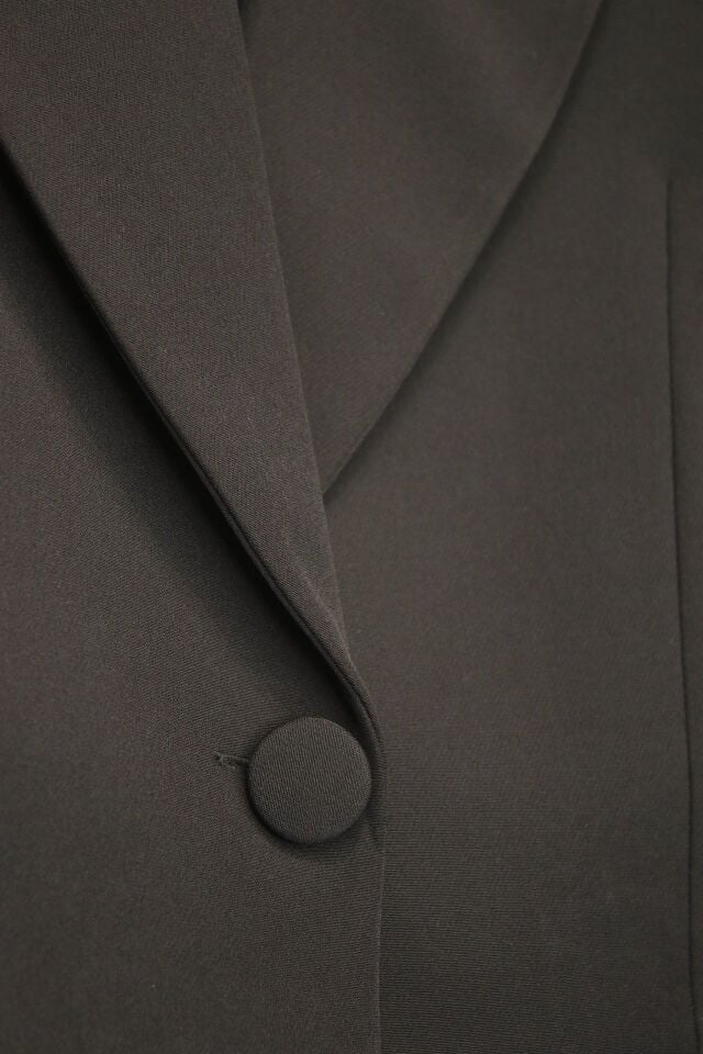 SİYAH OMZU TAŞLI CROP CEKET