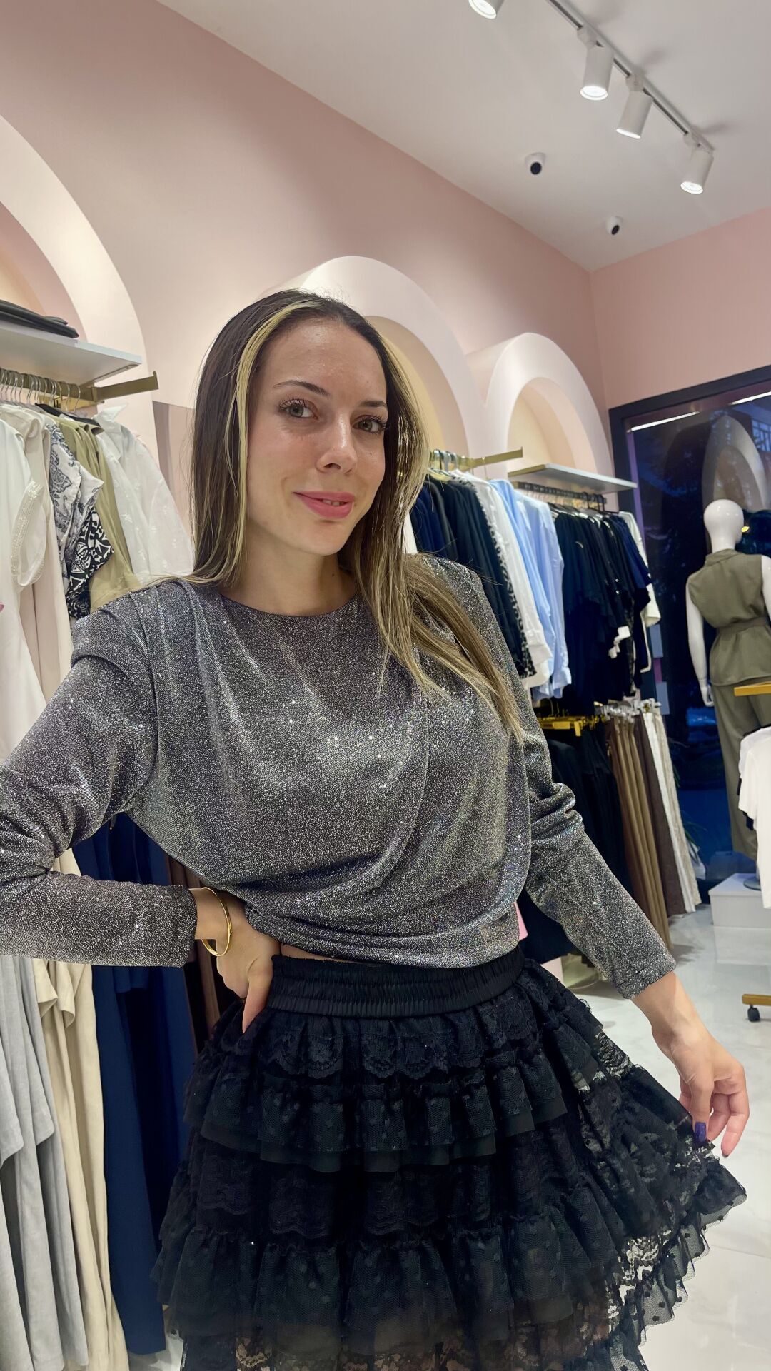 OMUZLARI VATKALI GRİ SİMLİ BLUZ