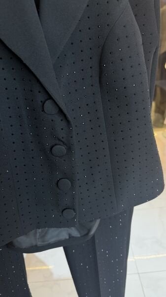 SİYAH TAŞLI SIRTI AÇIK KUMAŞ TAKIM