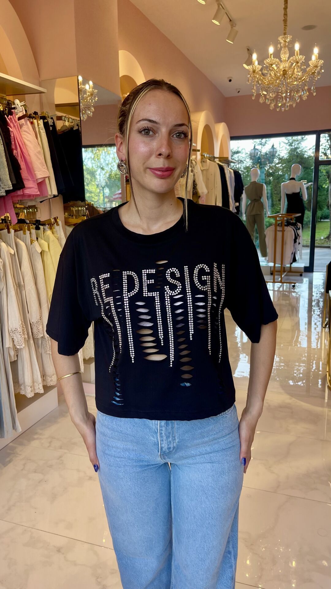 SİYAH TAŞLI ŞERİT KESİMLİ TSHİRT