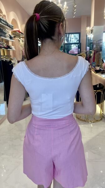 BEYAZ YAKASI DANTELLİ CROP