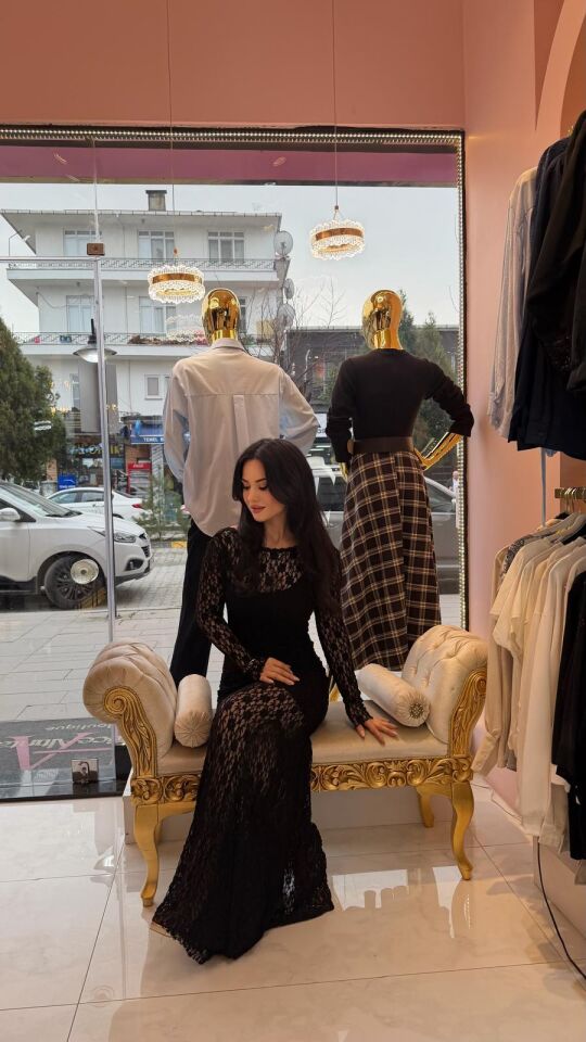 SİYAH DANTEL UZUN ELBİSE