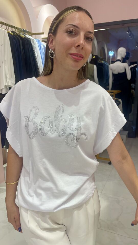 BEYAZ ÜSTÜ TAŞLI KOLLARI GENİŞ KESİM TSHİRT S