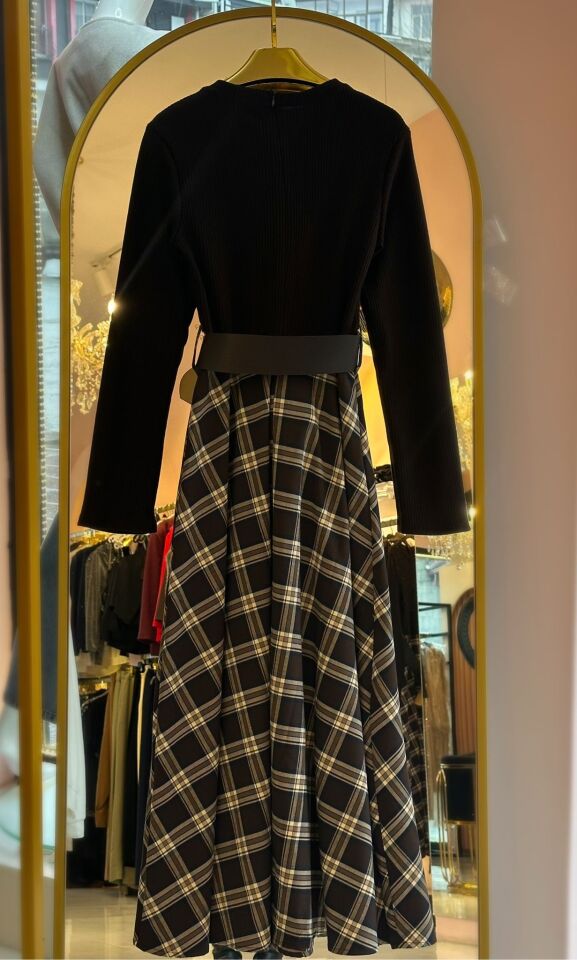 KEMER DETAYLI UZUN EKOSE ELBİSE