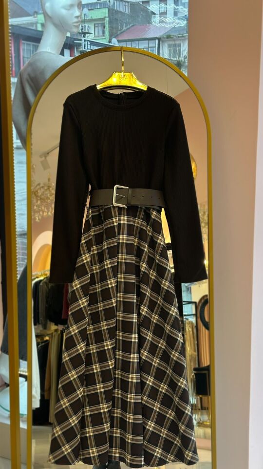 KEMER DETAYLI UZUN EKOSE ELBİSE