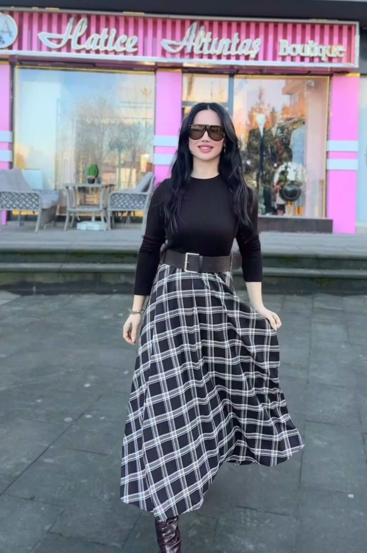 KEMER DETAYLI UZUN EKOSE ELBİSE