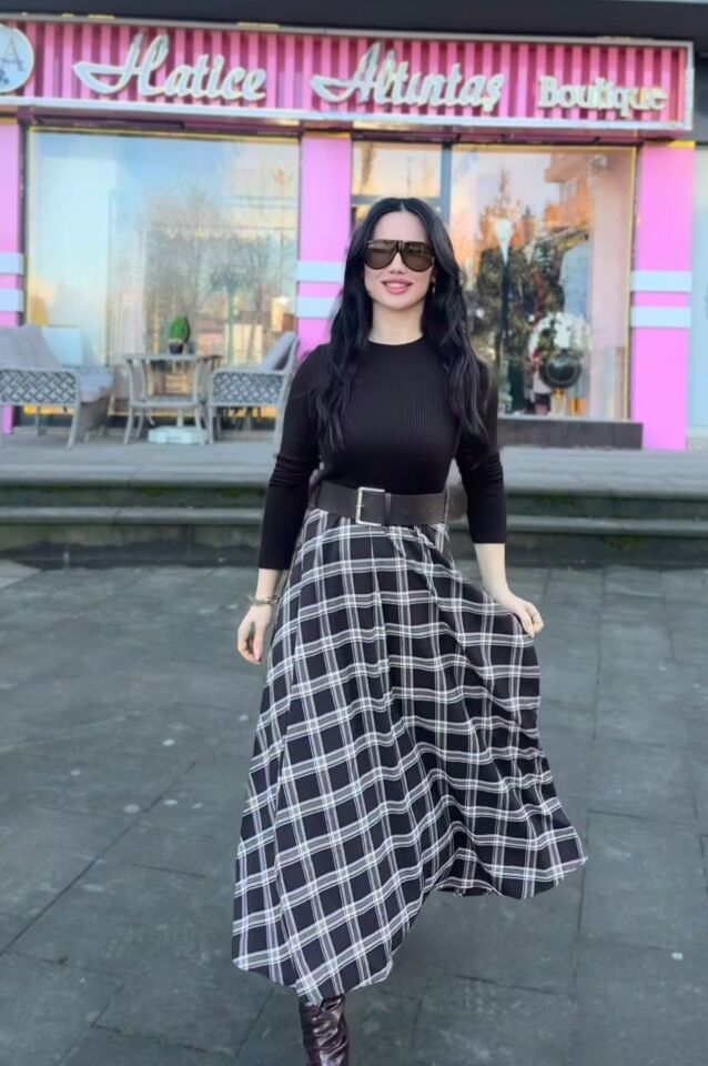 KEMER DETAYLI UZUN EKOSE ELBİSE