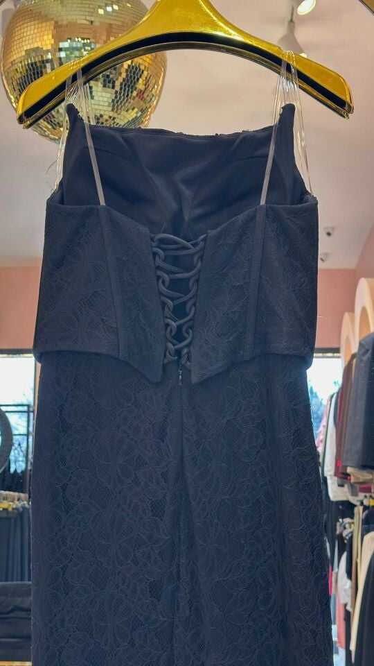 LİSA ÖZEL TASARIM BEL KORSE  VE DANTEL DETAY SİYAH ELBİSE