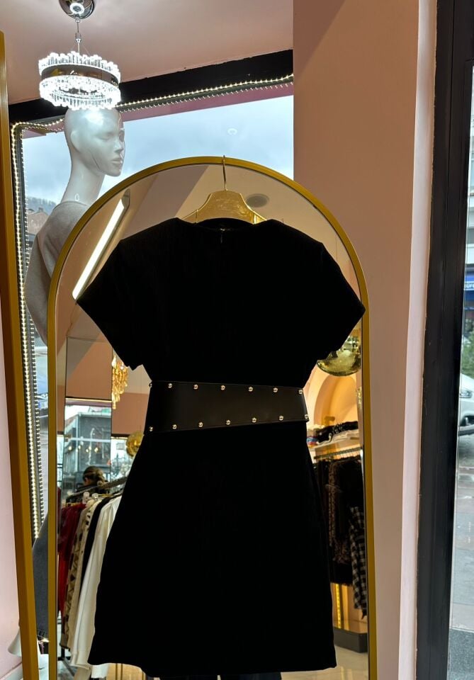 VATKALI KORSE KEMERLİ SİYAH  ELBİSE