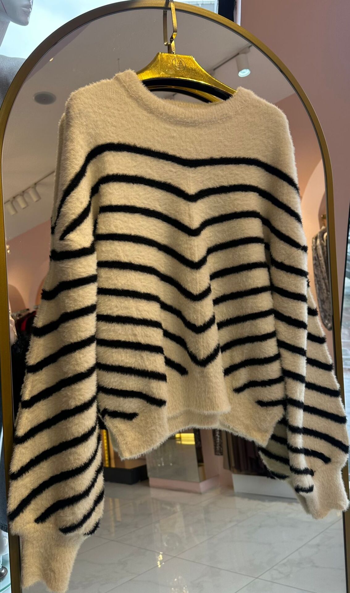 ÇİZGİ DETAYLI PELUŞ DOKULU EKRU KAZAK