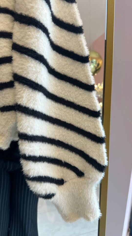 ÇİZGİ DETAYLI PELUŞ DOKULU EKRU KAZAK