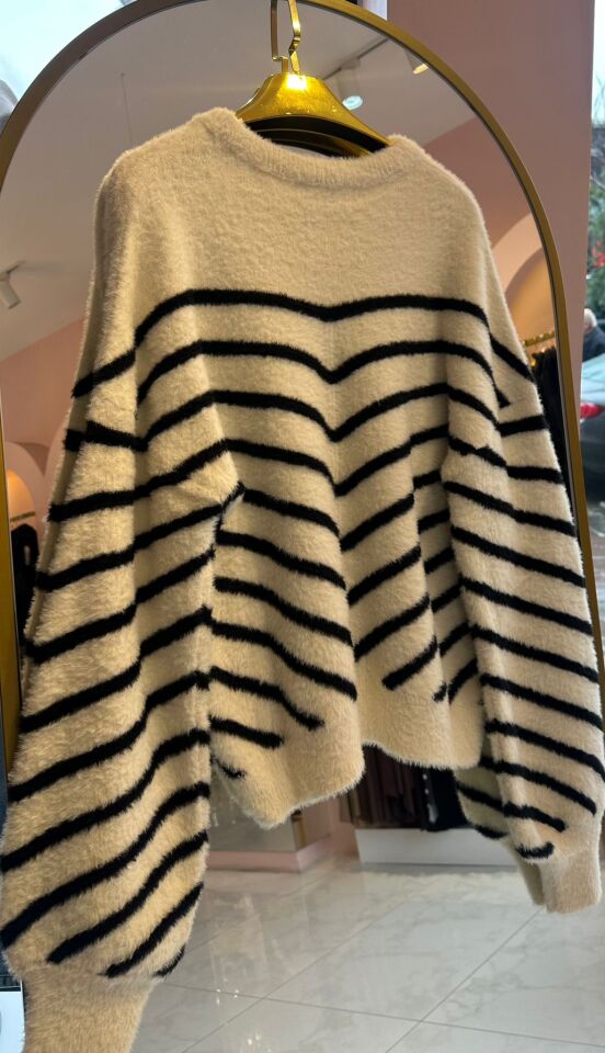 ÇİZGİ DETAYLI PELUŞ DOKULU EKRU KAZAK