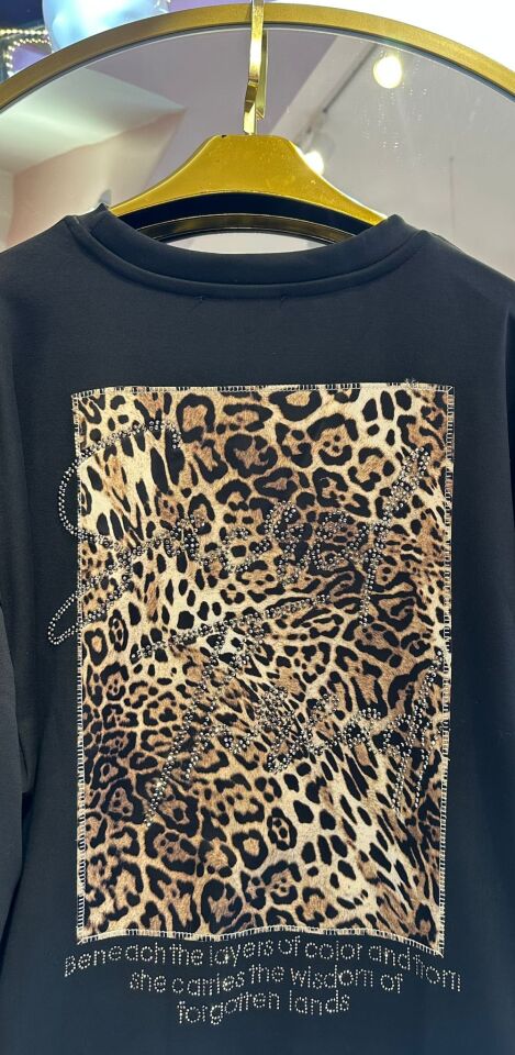 LEOPAR DESENLİ TAŞ DETAY SİYAH OVERSİZE SWEAT