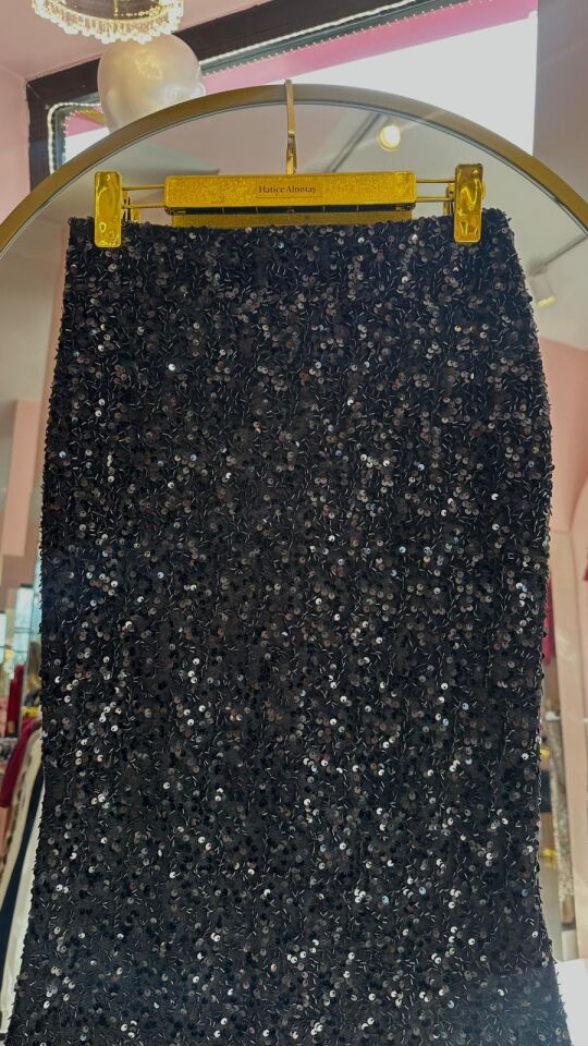 SİYAH PAYET VE BONCUK DETAY ETEK