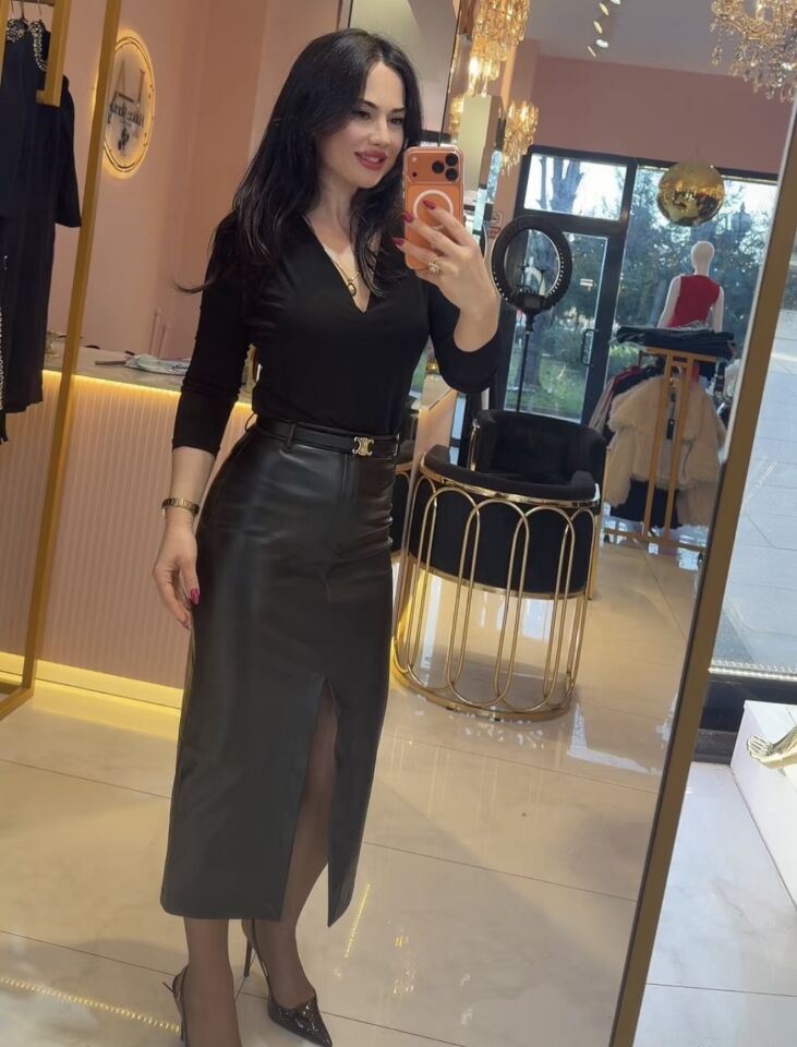 YIRTMAÇ DETAY SİYAH DERİ ETEK