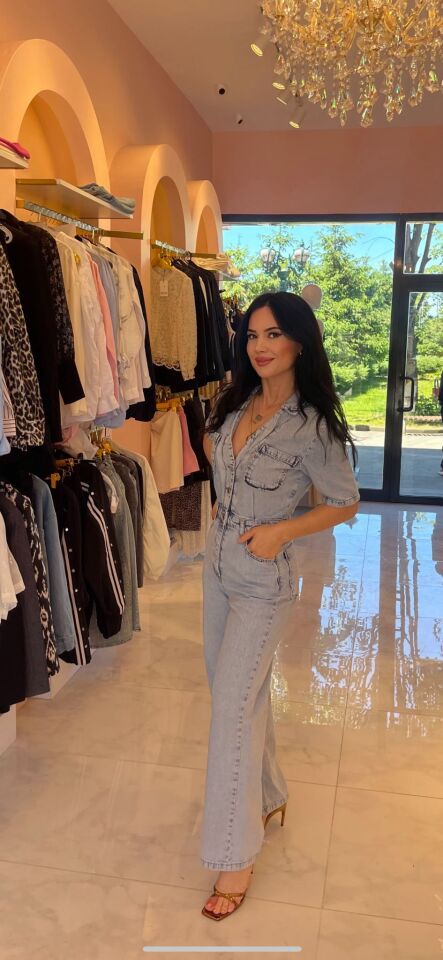 CEP DETAYLI KISA KOLLU DENİM TULUM