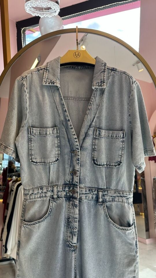 CEP DETAYLI KISA KOLLU DENİM TULUM