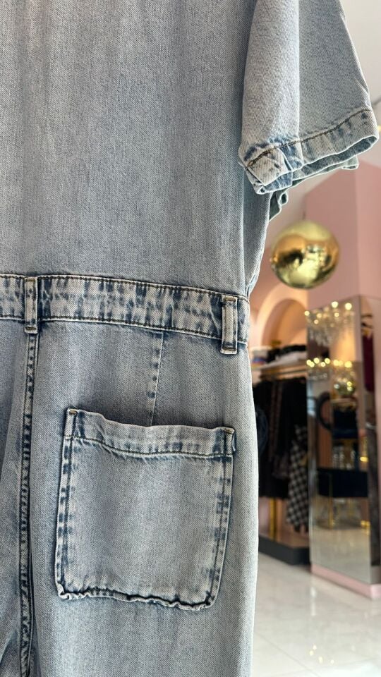 CEP DETAYLI KISA KOLLU DENİM TULUM