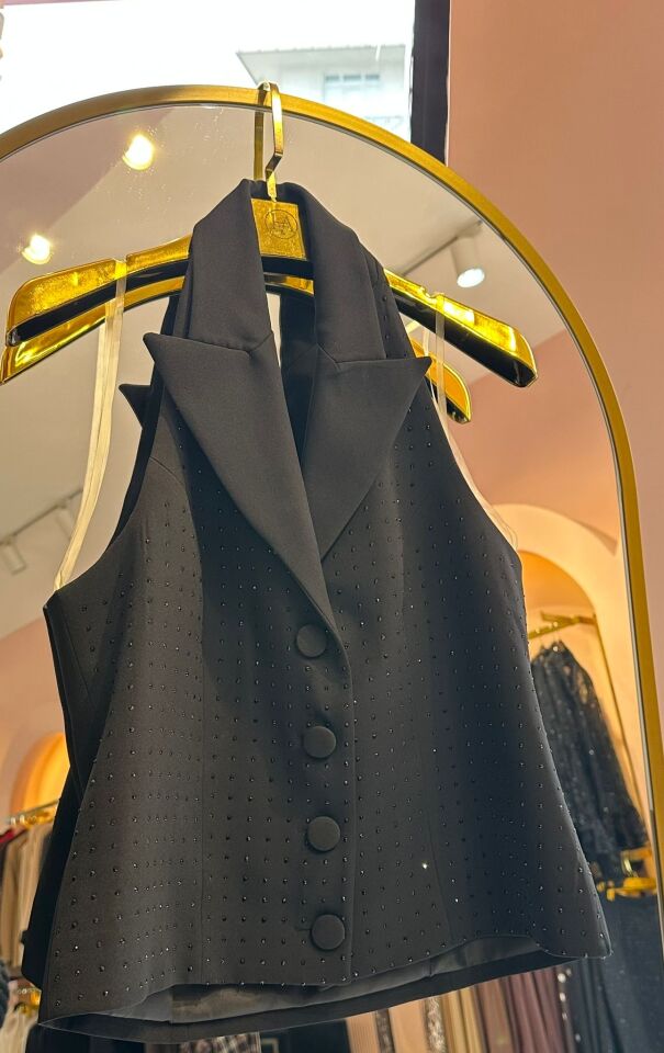 TAŞ DETAY SİYAH YELEK PANTOLON TAKIM