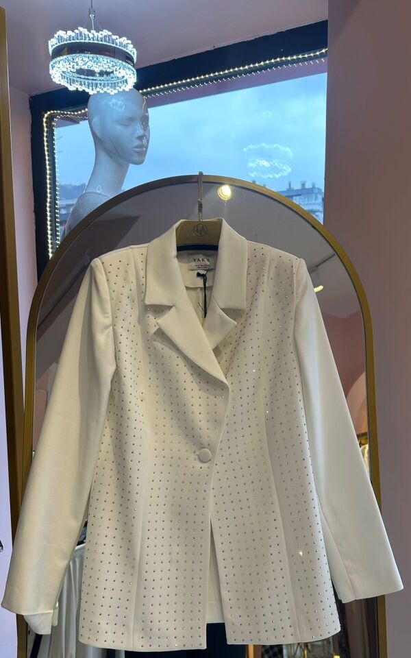 PARLAK TAŞ DETAY BEYAZ BLAZER CEKET
