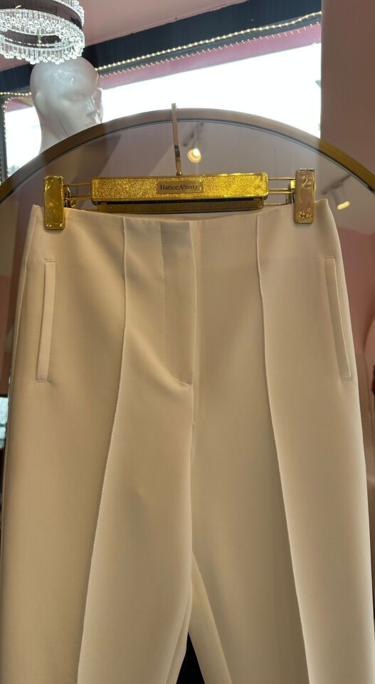 DİKİŞ DETAY BEYAZ KUMAŞ PANTOLON