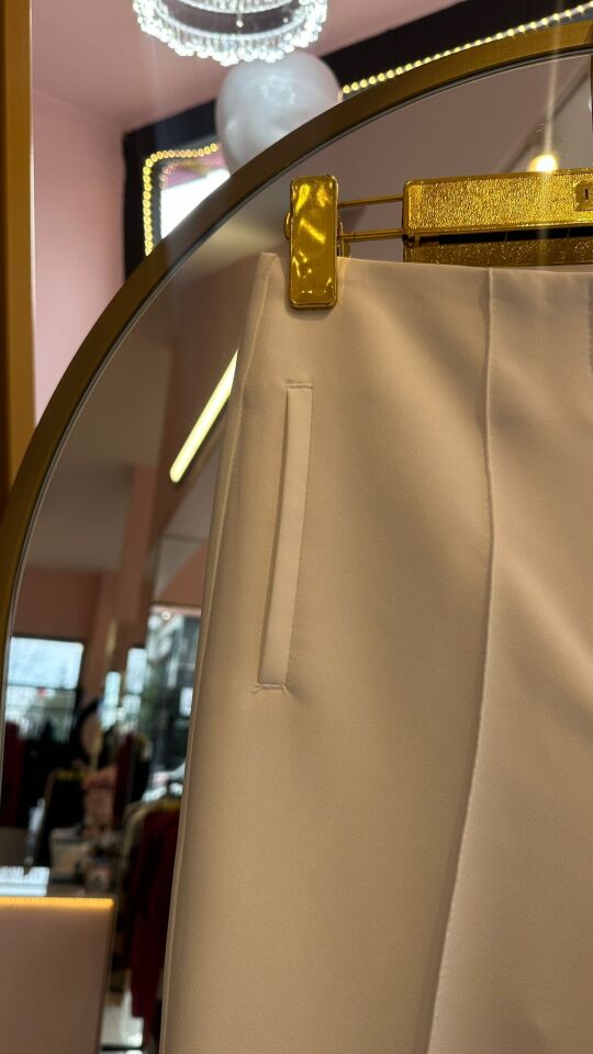 DİKİŞ DETAY BEYAZ KUMAŞ PANTOLON