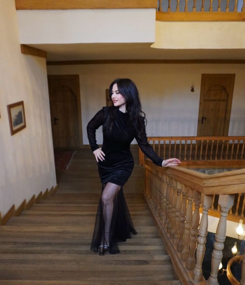 TRANSPARAN TÜL DETAY SİYAH UZUN ELBİSE