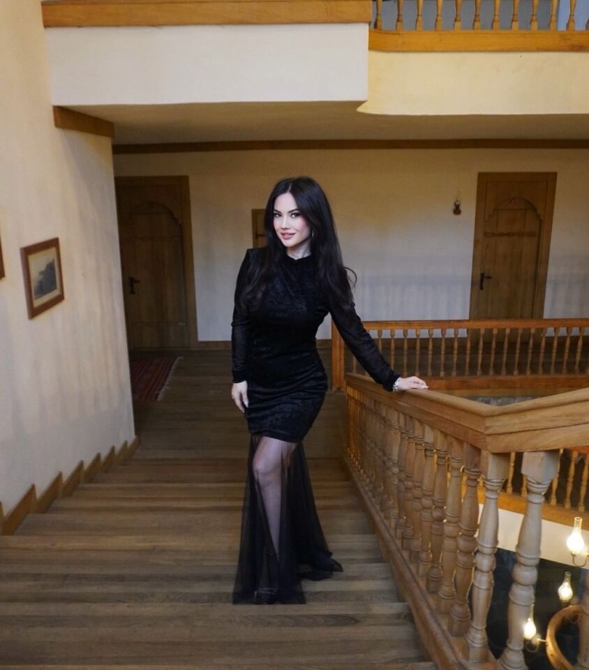 TRANSPARAN TÜL DETAY SİYAH UZUN ELBİSE