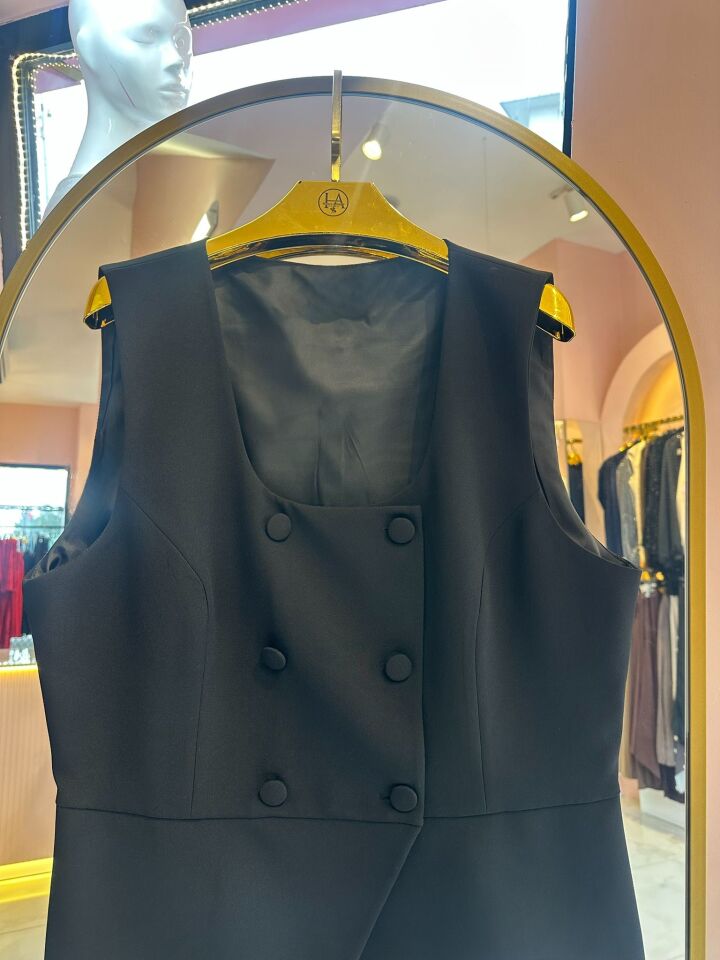 BÜYÜK BEDEN DÜĞME DETAY SİYAH YELEK