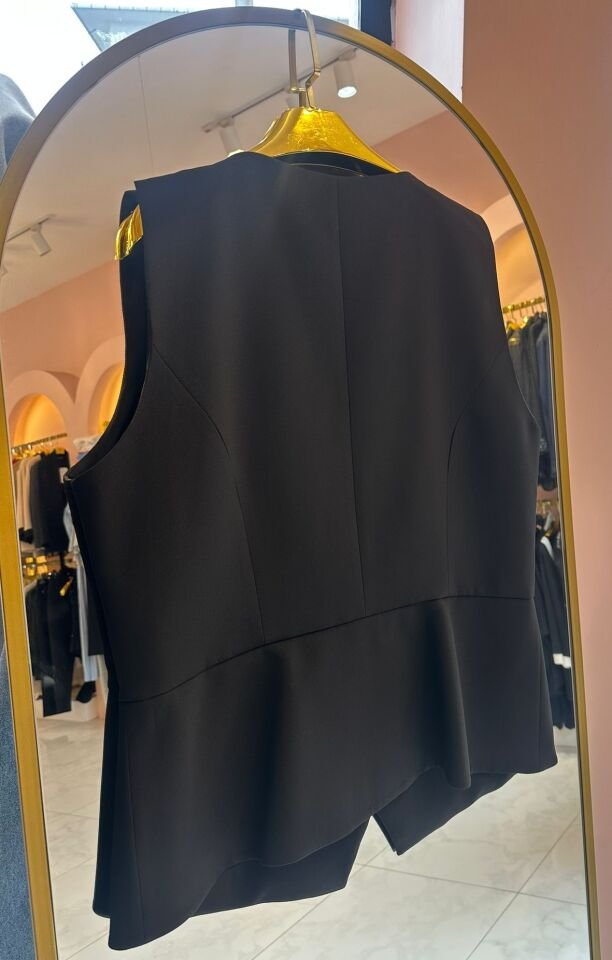 BÜYÜK BEDEN DÜĞME DETAY SİYAH YELEK