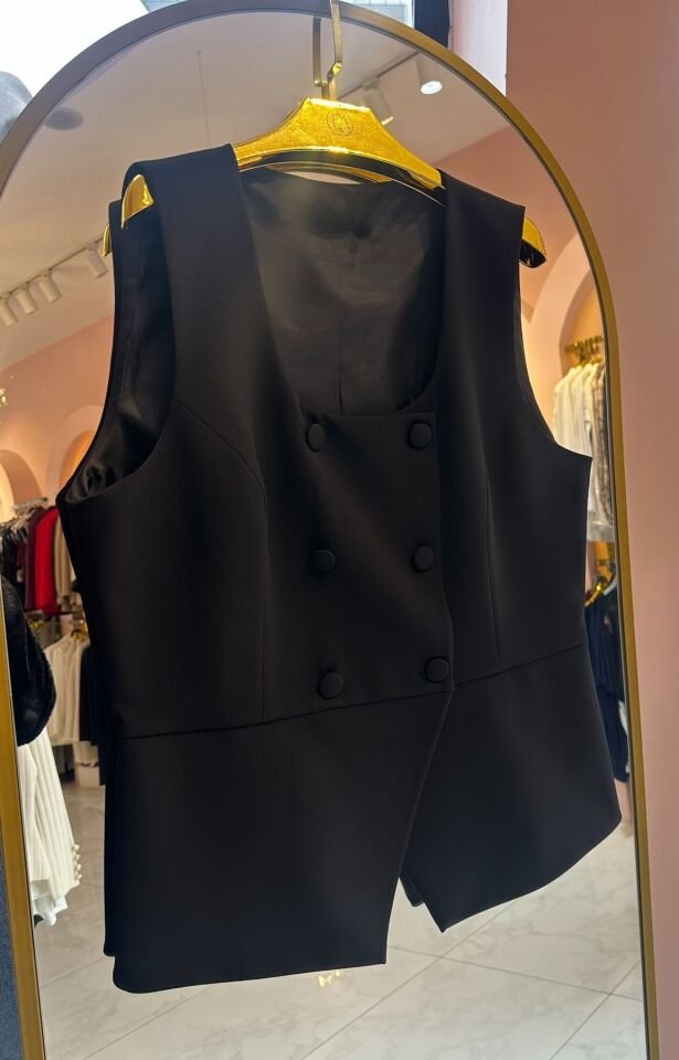 BÜYÜK BEDEN DÜĞME DETAY SİYAH YELEK