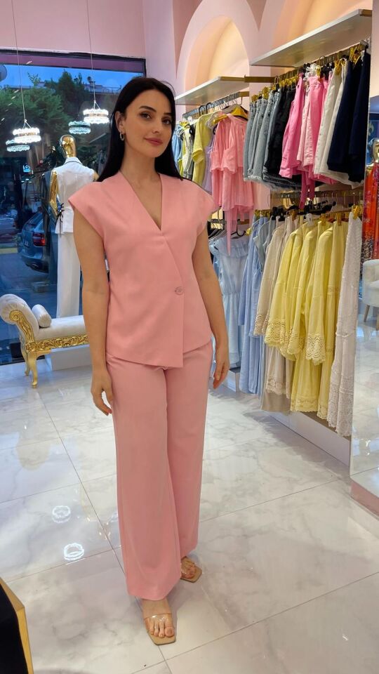 DÜĞME DETAY PEMBE YELEK PANTOLON TAKIM