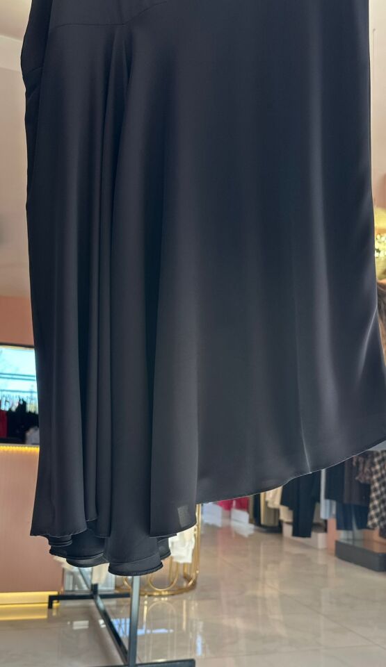 BÜYÜK BEDEN ASİMETRİK KESİM SİYAH SATEN ETEK