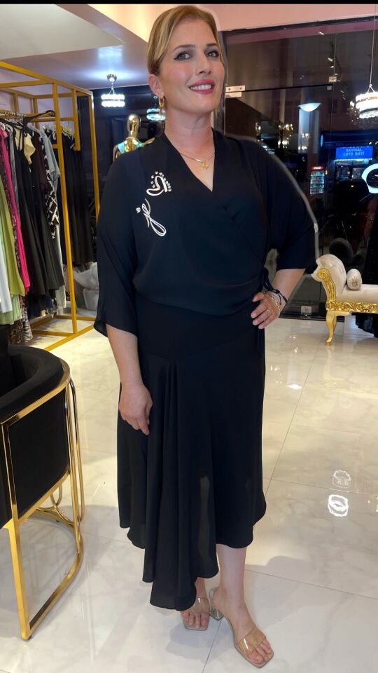 BÜYÜK BEDEN ASİMETRİK KESİM SİYAH SATEN ETEK