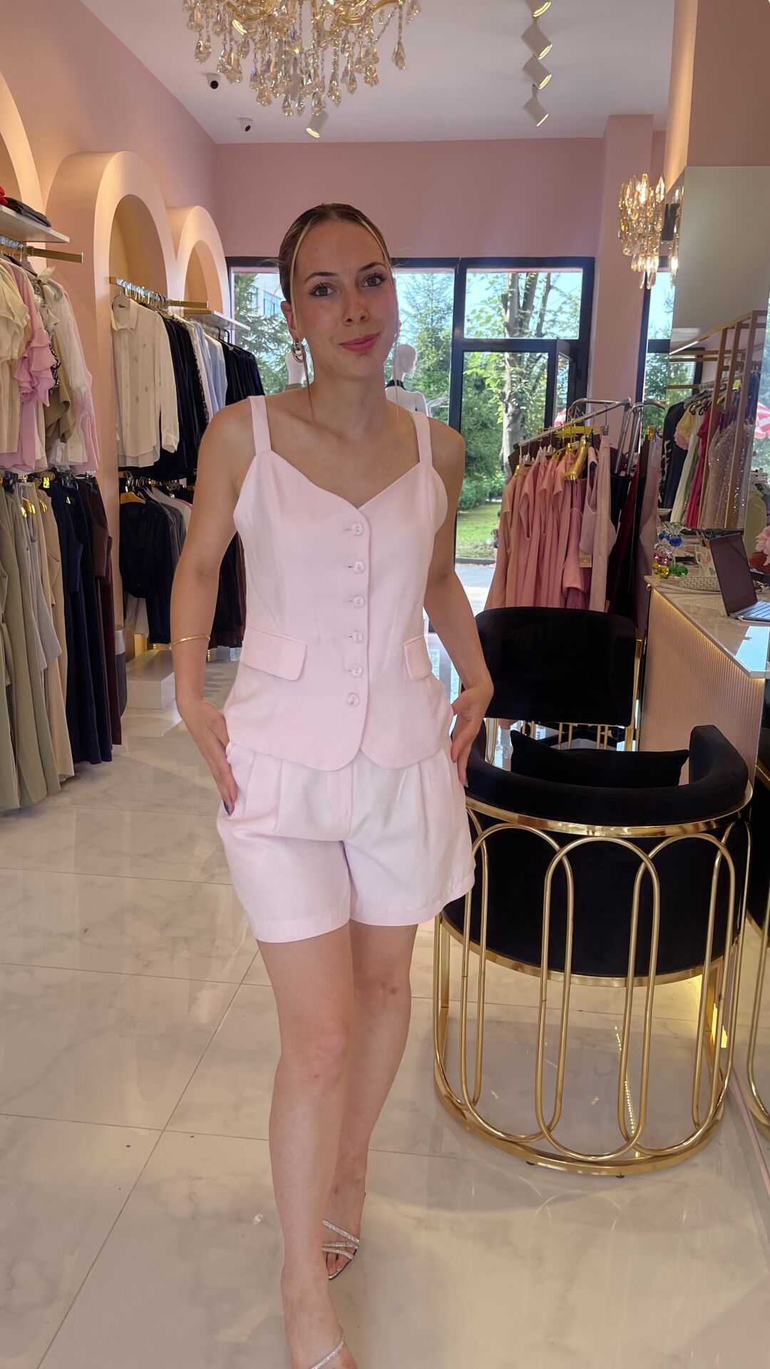 PEMBE ŞORT ASKILI TAKIM