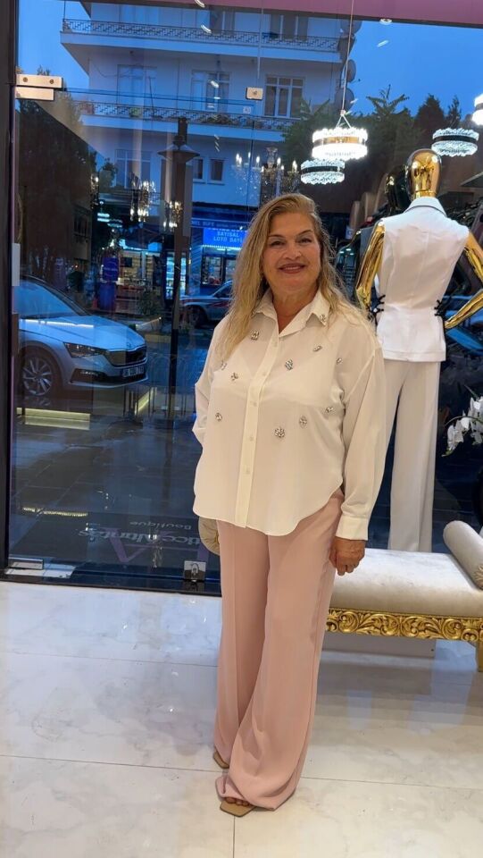 TAŞ DETAYLI BEYAZ SATEN GÖMLEK 44
