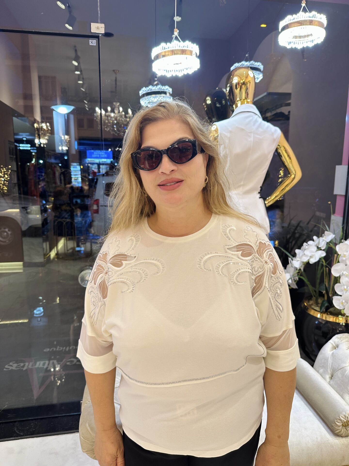 EKRU KOLLARI DANTEL TAŞLI  BLUZ