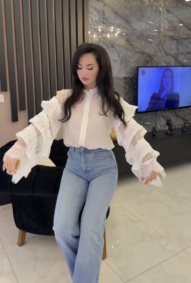 BEYAZ DANTEL DETAY FIRFIRLI GÖMLEK