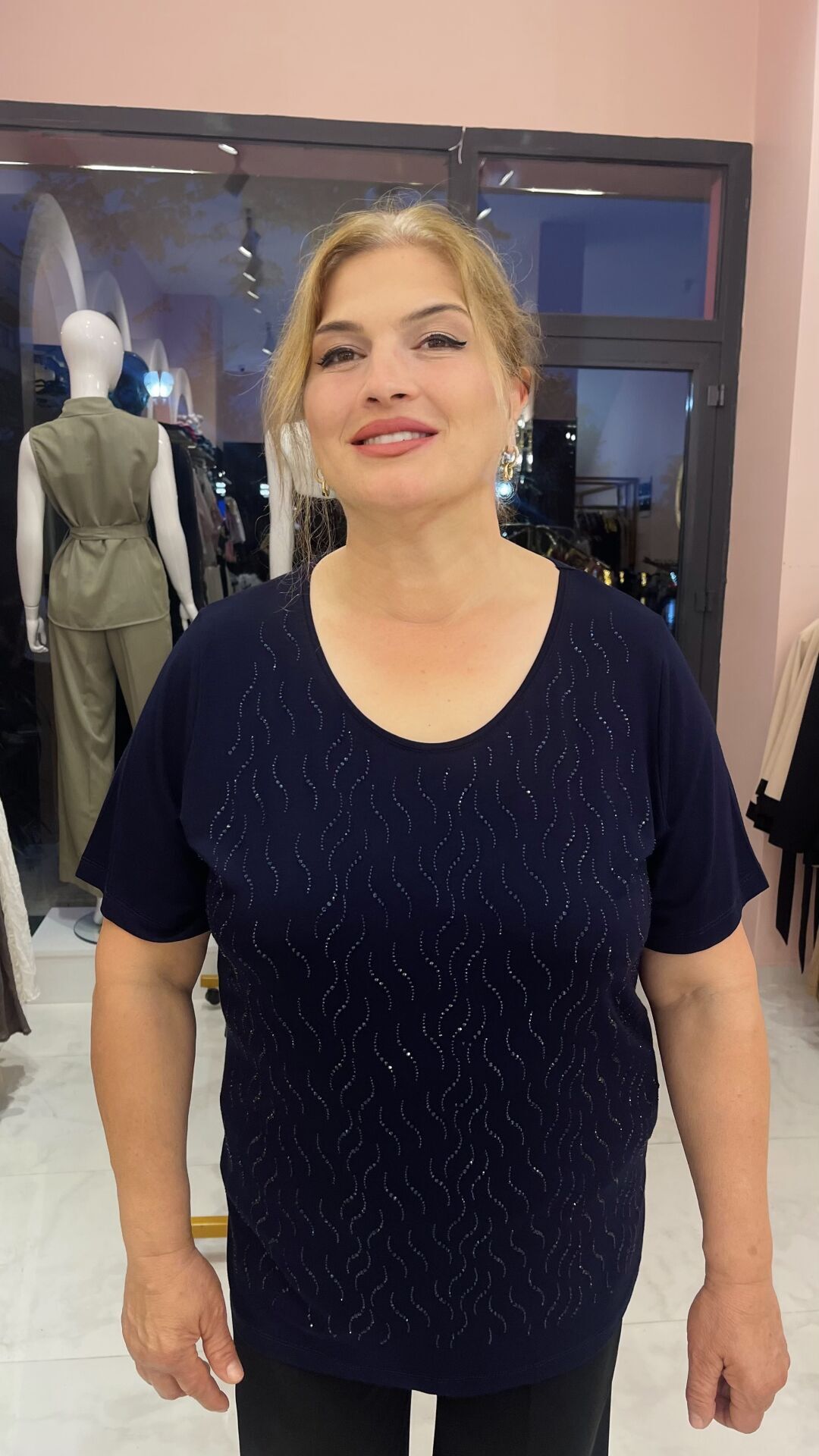 LACİVERT ÖNÜ TAŞLI TSHİRT