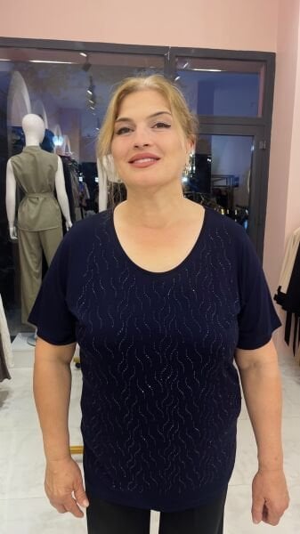 LACİVERT ÖNÜ TAŞLI TSHİRT