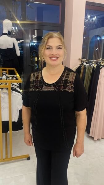 SİYAH ÜSTÜ GOLD TAŞLI TSHİRT