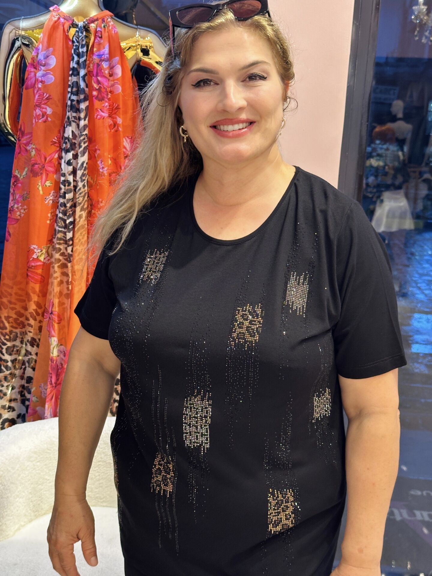 SİYAH ÖNÜ GOLD VE GÜMÜŞ TAŞLI TSHIRT