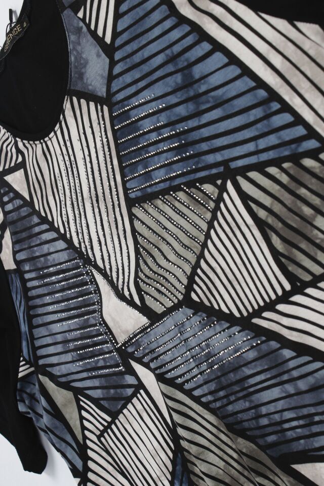 ÇOK DESENLİ ÖNÜ TAŞLI TSHIRT