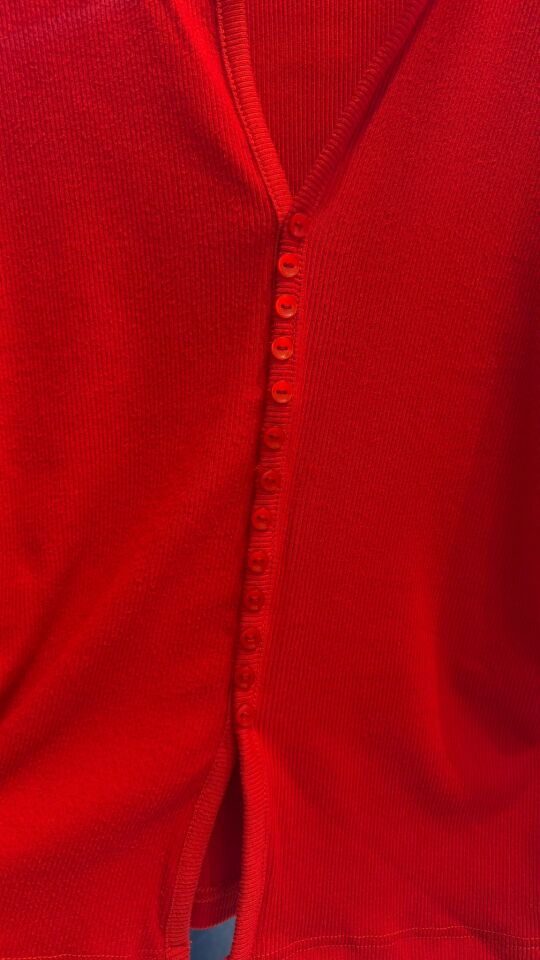 DÜĞME DETAY BEL DRAPELİ KIRMIZI BODY