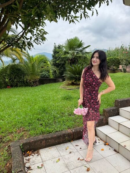 TEK OMUZ ÇAPRAZ KESİM ÇİÇEKLİ ELBİSE